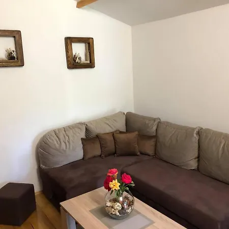 Firdaus-bihac, Dobrenica Bb Feriehus Bihać