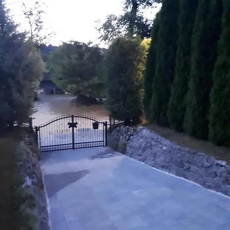 Holiday home Firdaus-bihac, Dobrenica Bb *