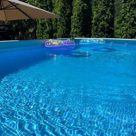 Firdaus-bihac, Dobrenica Bb Casa de Férias Bihać